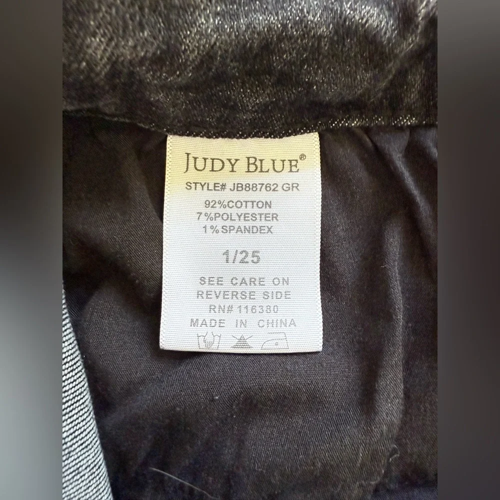 Judy Blue Knoxville High Rise Wide Leg Crop Jeans In A Chic Grey Ombre Color - Picture 15 of 16